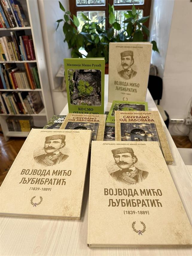 ТРЕБИЊЕ, 21. АВГУСТА /СРНА/ - Удружење Требињаца "Јован Дучић" у Београду даровало је Народној библиотеци Требиње књиге које је издало то удружење у прошлој и овој години.