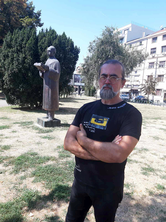 БЕОГРАД, 22. АВГУСТА /СРНА/ - Пригодним бесједама и стиховима пјесника и књижевника из Републике Српске и Србије, у Београду је почео књижевни дио "Кочићевог дана" у славу овог српског књижевника и народног трибуна.
