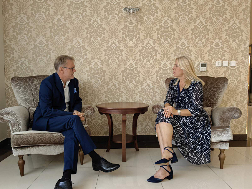 ИСТОЧНО САРАЈЕВО, 22. АВГУСТА /СРНА/ - Српски члан Предсједништва БиХ Жељка Цвијановић разговарала је данас у Источном Сарајеву са амбасадором Норвешке Олавом Рајнертсеном о актуелним економским и политичким темама, отвореним питањима која оптерећују односе унутар БиХ, те процесу европских интеграција.