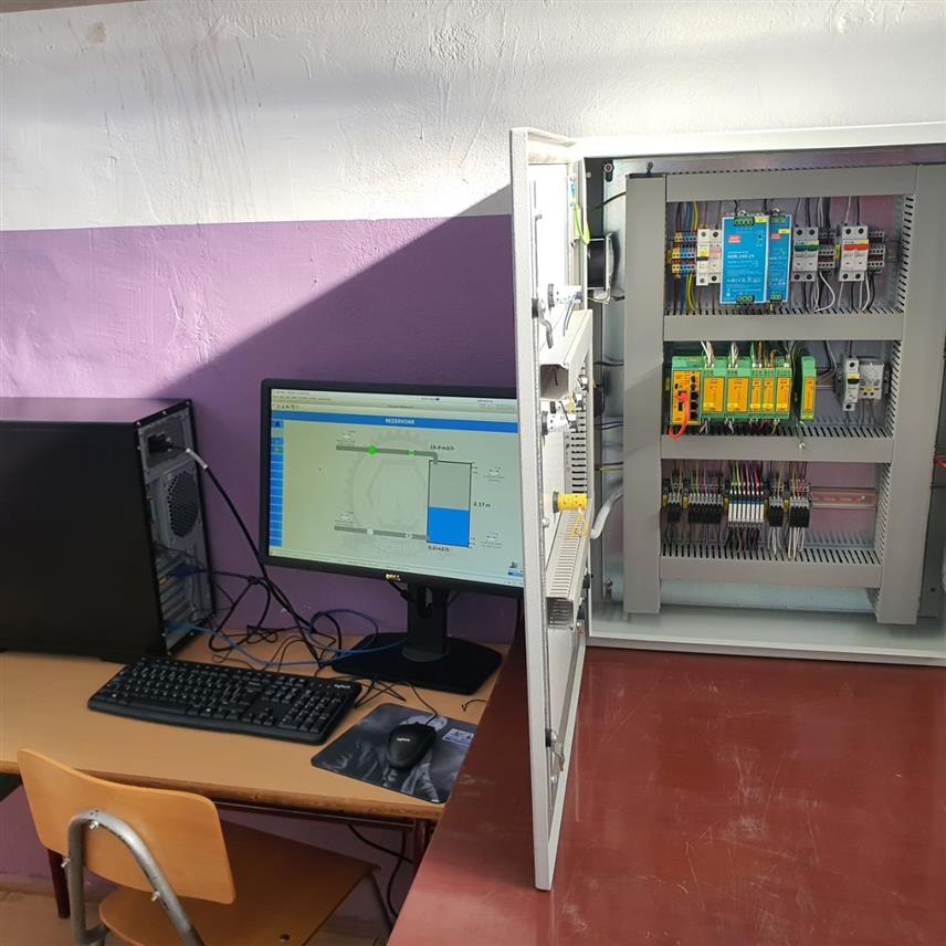 ЗВОРНИК, 23. АВГУСТА /СРНА/ - Институт "Михајло Пупин" из Београда донирао је Техничком школском центру /ТШЦ/ Зворник ормар са електроопремом и рачунар са софтверским рјешењем који ће се користити у настави.