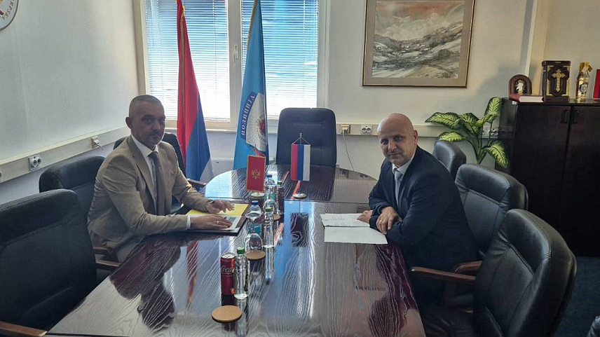 БАЊАЛУКА, 23. АВГУСТА /СРНА/ - Директор Полиције Републике Српске Синиша Кострешевић и директор Управе полиције Црне Горе Зоран Брђанин на састанку у Бањалуци.