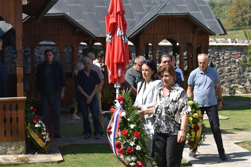 БАЊАЛУКА, 24. АВГУСТА /СРНА/ - У манастиру Гомионица положено је цвијеће на спомен-плочу оцу Герасиму у оквиру манифестације "59. Кочићев збор".