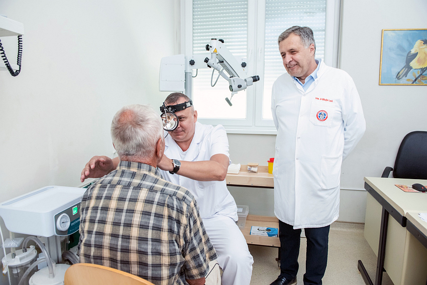 БИЈЕЉИНА, 25. АВГУСТА /СРНА/ - Више од 30 грађана Бијељине одазвало се данас на акцију превентивних ОРЛ прегледа и аудиометрије у Болници "Свети врачеви".