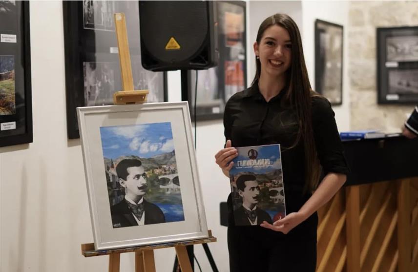 ТРЕБИЊЕ, 26. АВГУСТА /СРНА/ - Осамнаестогодишња ученица Гимназије из Требиња Анђела Илић успјешно се бави сликањем и већ је освајала награде на ликовним конкурсима, а продала је и велики број радова у земље региона.	