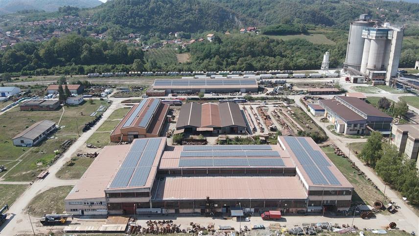 ЗВОРНИК, 26. АВГУСТА /СРНА/ - Компанија "Алумина" из Зворника планира велики пројекат изградње соларних панела за производњу електричне енергије за властите производне потребе, вриједан 16 милиона КМ.	