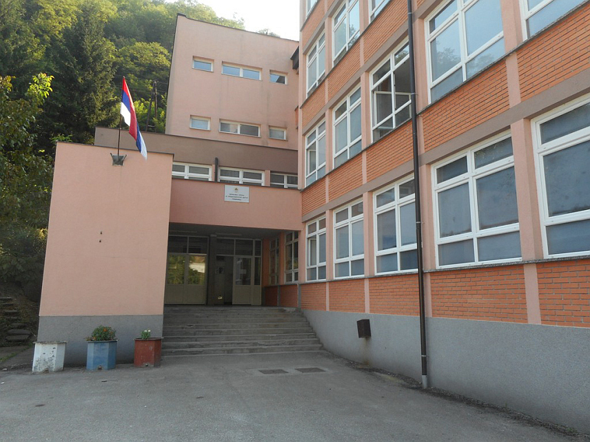 СРЕБРЕНИЦА, 26. АВГУСТА /СРНА/ - Средњошколски центар Сребреница.	