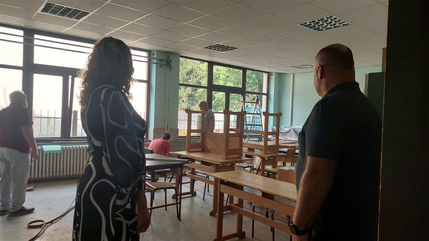 ВИШЕГРАД, 27. АВГУСТА /СРНА/ - У Средњошколском центру "Иво Андрић" у Вишеграду у току је адаптација мреже централног гријања која би требала да буде завршена до почетка гријне сезоне, чиме ће бити ријешен вишегодишњи проблем загријавања ове школе.	