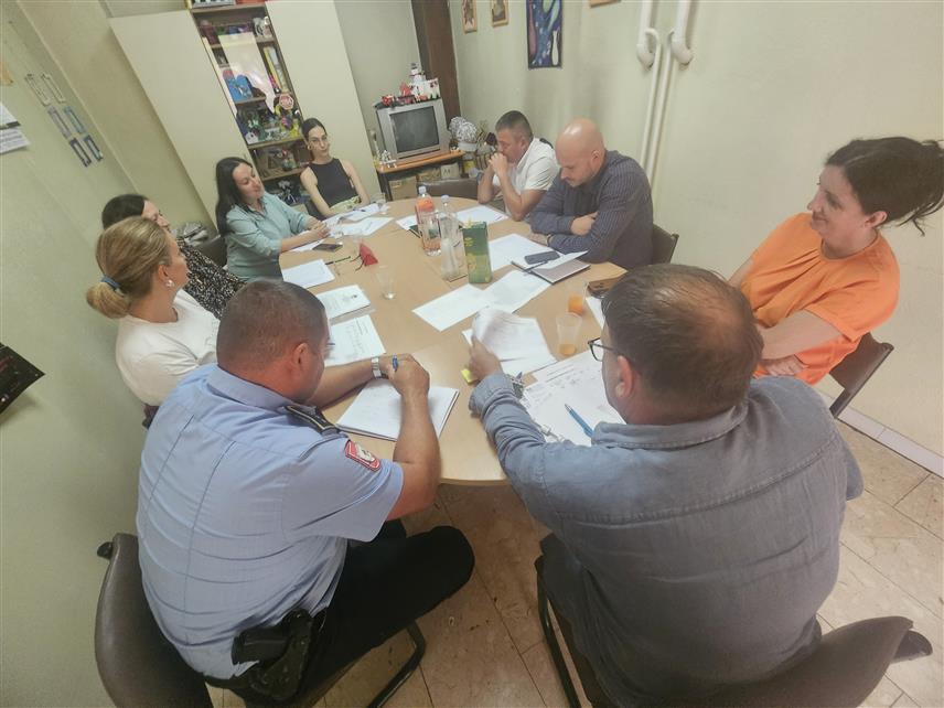 ПРИЈЕДОР, 27. АВГУСТА /СРНА/ - Састанак мултисекторског тима субјеката заштите жртава породичног и насиља над женама у Приједору.