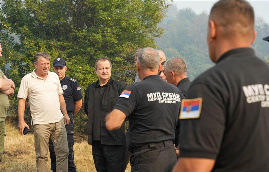 БЕОГРАД, 27. АВГУСТА /СРНА/ - Министар унутрашњих послова Србије Ивица Дачић обишао је данас подручје планине Видлич код Пирота гдје је пожаром захваћено више од 2.500 хекатара површине.