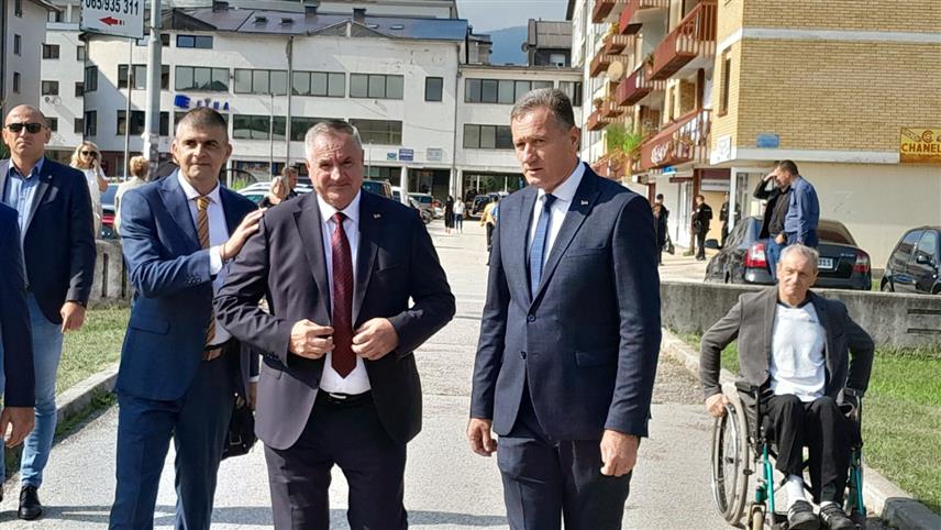 ПАЛЕ, 28. АВГУСТА /СРНА/ - Предсједник Владе Републике Српске Радован Вишковић присуствује у храму Успења Пресвете Богородице на Палама Светој литургији поводом обиљежавања Дана и крсне славе општине Пале Велике Госпојине.	