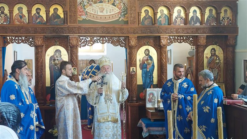 ВИШЕГРАД, 28. АВГУСТА /СРНА/ - Његово високопреосвештенство митрополит дабробосански Хризостом служио је Свету архијерејску литургију у манастиру Добрун поводом крсне славе тог манастира Успења Пресвете Богородице - Велика Госпојина.