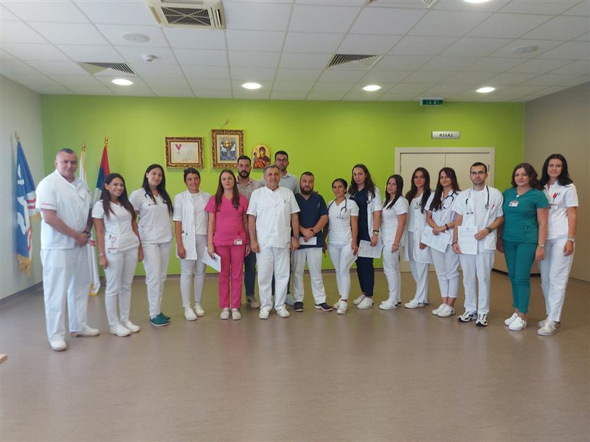 БИЈЕЉИНА, 28. АВГУСТА /СРНА/ - У Болници "Свети врачеви" у Бијељини данас је 16 младих љекара свечано примило рјешења о специјалистичком стажу које је издало Министарство здравља и социјалне заштите Републике Српске.