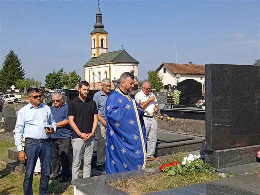 СРБАЦ, 28. АВГУСТА /СРНА/ - У Српцу је данас служен помен жртвама усташког злочина које су свирепо ликвидиране у славонској шуми Радиња прије 83 године.