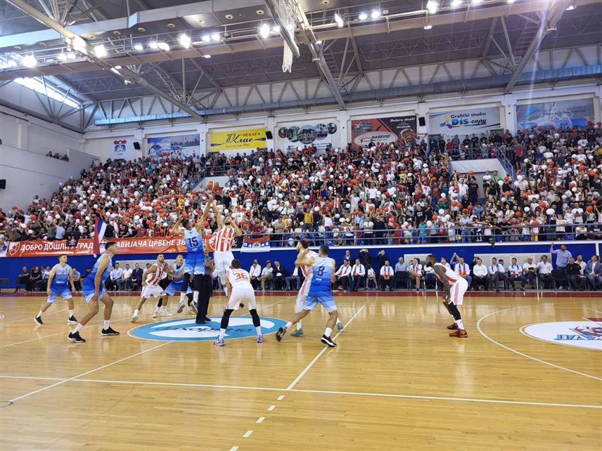 ПАЛЕ, 28. АВГУСТА /СРНА/ - У Спортско-пословном центру "Пеки" на Палама данас је почела пријатељска утакмица између београдског Кошаркашког клуба "Црвена звезда" и паљанског клуба "Јахорина", којој присуствује и предсједник Републике Српске Милорад Додик.