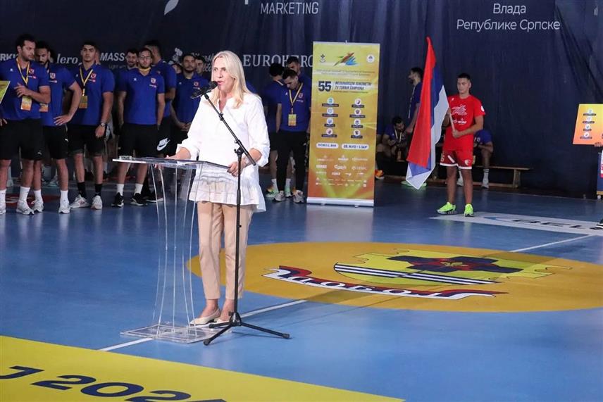 ДОБОЈ, 28. АВГУСТА /СРНА/ - Српски члан Предсједништва БиХ Жељка Цвијановић отворила је вечерас 55. Међународни рукометни TВ турнир шампиона у Добоју и захвалила свима који су препознали важност да Добој буде домаћин једног оваквог спектакла.