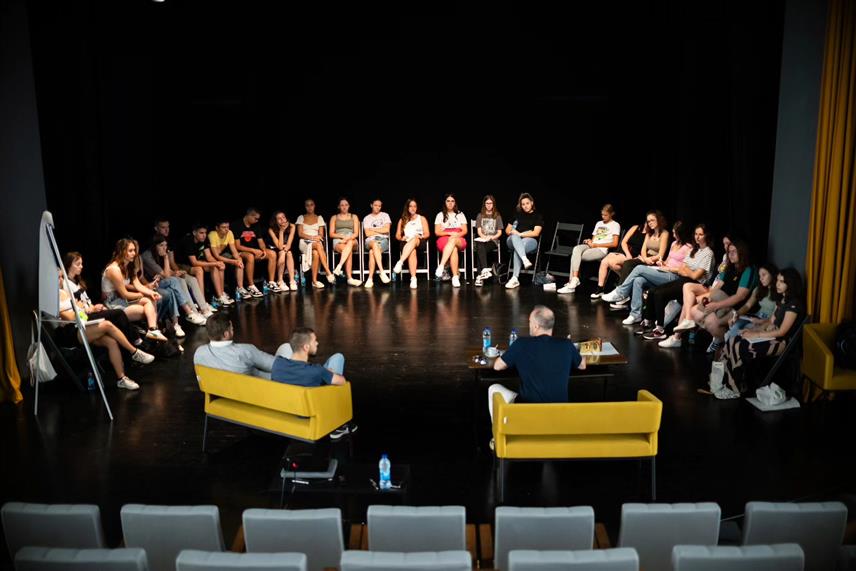 БАЊАЛУКА, 27. АВГУСТА /СРНА/ - "Љетну школу филма", која је почела 19. августа, а завршава се сутра, другу годину за редом је организовао Аудио-визуелни центар Републике Српске у сарадњи са Академијом умјетности и Студентским културним центром Универзитета у Бањалуци.	