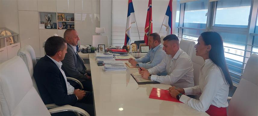 ИСТОЧНО САРАЈЕВО, 29. АВГУСТА /СРНА/ - Министар рада и борачко-инвалидске заштите Републике Српске Данијел Егић и вршилац дужности директора Завода за запошљавање Републике Српске Дамјан Шкипина потписали су данас јавни позив послодавцима и незапосленим лицима за кориштење средстава по програмима запошљавња за 2024. годину.	