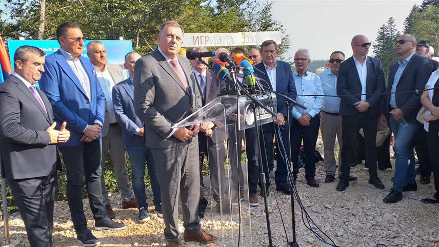 ВЛАСЕНИЦА, 29. АВГУСТА /СРНА/ - Предсједник Републике Српске Милорад Додик у обраћању присутнима након што је отворио Ски-центар "Игришта" код Власенице.