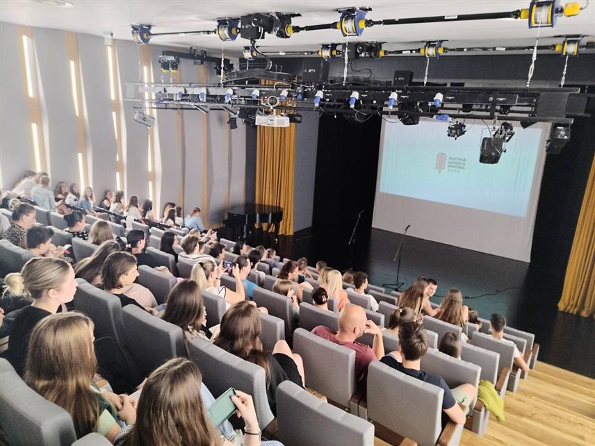 БАЊАЛУКА, 29. АВГУСТА /СРНА/ - У Бањалуци су вечерас премијерно приказана три кратка филма која чине омнибус под називом "Тајна" у оквиру "Љетне школе филма" коју други пут организује Аудио-визуелни центар Републике Српске.