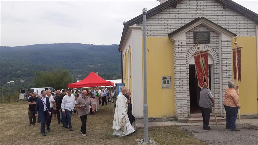 ТРНОВО, 2. АВГУСТА /СРНА/ - Црква Светог пророка Илије у мјесној заједници Кијево у општини Трново прославила је данас славу и поводом тога је служена литургија, обављен славски обред и организована литија око храма.