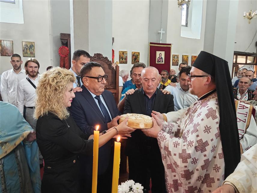 СОКОЛАЦ, 2. АВГУСTА /СРНА/ - Служењем Свете литургије и ломљењем славских колача у присуству званица и гостију Соколац и црква у овом мјесту посвећена Светом пророку Илији, обиљежили су Дан и крсну славу општине и овог храма.