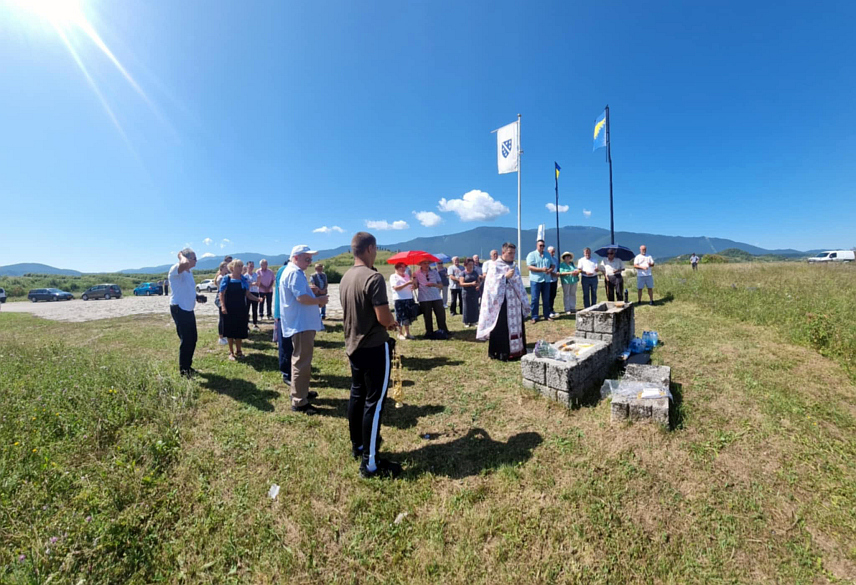 БИХАЋ, 2. АВГУСТА /СРНА/ - У Гаравицама код Бихаћа данас је служен парастос за више од 12.000 Срба које су усташе убиле 1941. године, међу којима је био велики број дјеце.