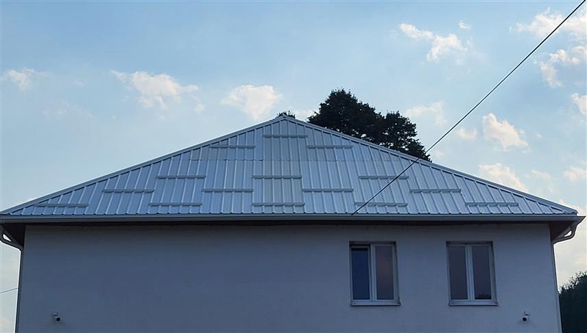 ПАЛЕ, 2. АВГУСТА/СРНА/ - Реконструкција крова објекта подручног одјељења основне школе завршена је данас у Подграбу код Пала, укупне вриједност радова је око 30.000 КМ.