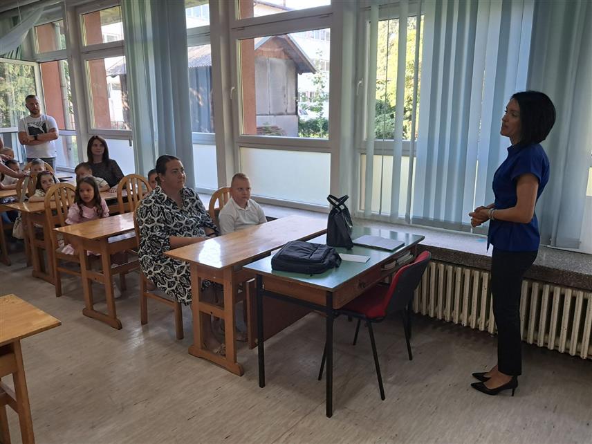 КОТОР ВАРОШ, 30. АВГУСТА /СРНА/ - У централној ОШ "Свети Сава", њеним подручним одјељењима у Врбањцима и Забрђу, и у подручним школама у Масловарама и Шипрагама у нову школску годину уписана су 154 првачића.