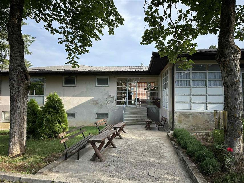 СОКОЛАЦ, 30. АВГУСTА /СРНА/ - Влада Републике Српске одобрила је средства за реконструкцију Женског рехабилитационог одјељења Специјалне болнице за психијатрију на Сокоцу, за шта је процијењена вриједност радова око 150.000 КМ са ПДВ-ом, чиме ће бити створени много бољи услови за боравак 27 трајно смјештених пацијената.