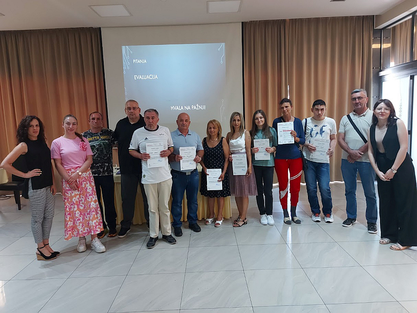 БИЈЕЉИНА, 30. АВГУСТА /СРНА/ - Запослење за 18 припадника маргинализованих категорија код 13 послодаваца обезбијеђено је путем пројекта "Интегрални приступ ка социјалном укључивању" који реализују град Бијељина и "Каритас" Швајцарска, уз подршку Центра за интегративну инклузију Рома "Отахарин" и Подручне привредне коморе Бијељина.