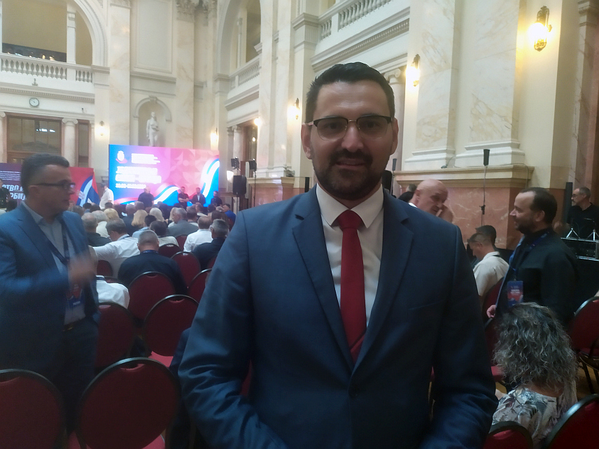 БЕОГРАД, 31. АВГУСТА /СРНА/ - Министар за европске интеграције и међународну сарадњу Републике Српске Златан Клокић присуствовао је данас на скупу "Јединство и снага - Србија" у Београду.	