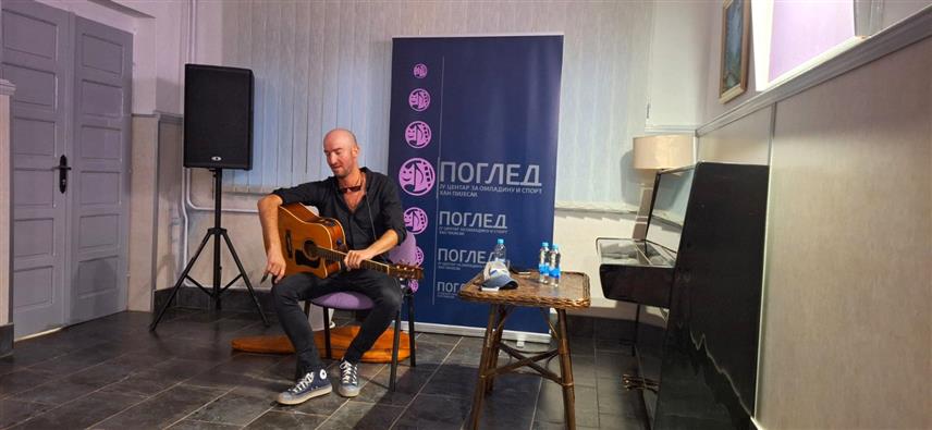 ХАН ПИЈЕСАК, 31. АВГУСTА/СРНА/ - На Хан Пијеску у Дому културе синоћ је одржано музичко поетско вече глумца Рајка Вуковића.