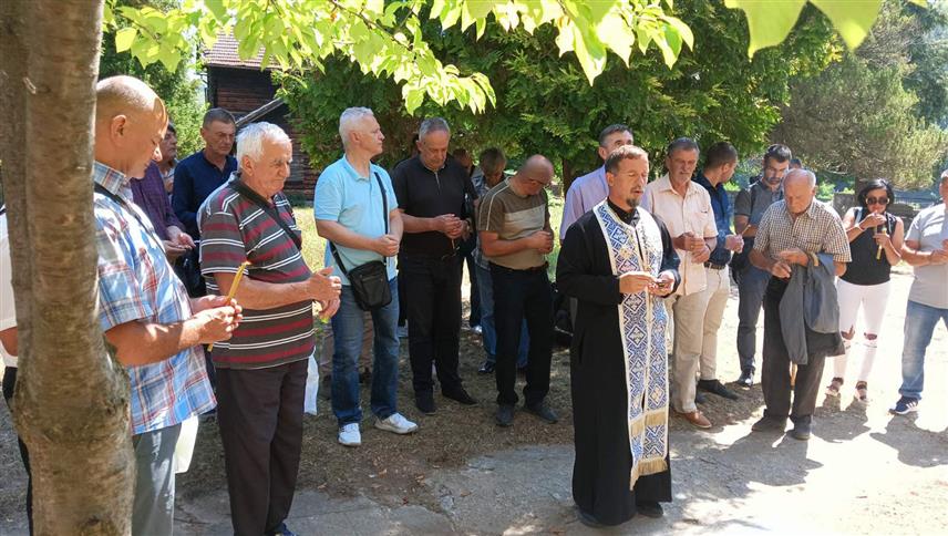 ВИТЕЗ, 4. АВГУСТА /СРНА/ - У Крушчици код Витеза, данас је служен помен за 74 паљанска домаћина које су усташе звјерски убиле у ноћи између 5. и 6. августа 1941. године.