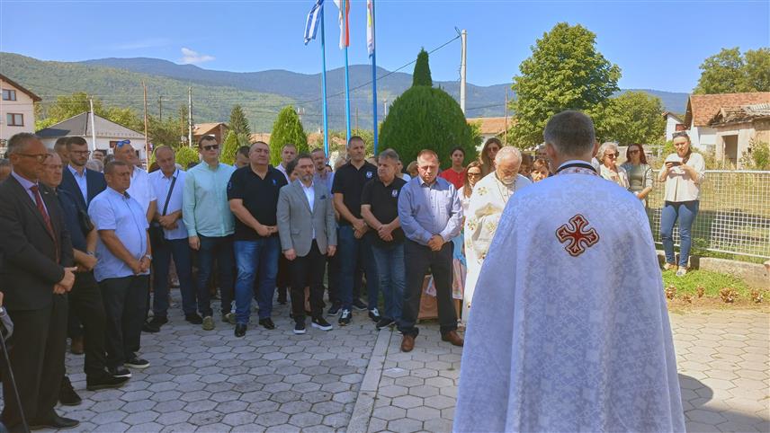 ИСТОЧНА ИЛИЏА, 4. АВГУСТА /СРНА/ - Предсједник Борачке организације Републике Српске Радан Остојић изјавио је у Источној Илиџи да се не смије заборавити жртва срског народа током Одрбамбено-отаџбинког рата која је за резултат имала одбрану Републике Српске.