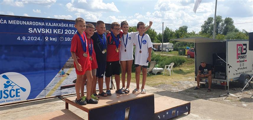 ШАМАЦ, 4. АВГУСTА /СРНА/ - Екипа "Олимпик" из Славонског Брода освојила је прво мјесто на Трећој међународној кајакашкој регати на мирним водама "Савски кеј 2024" у Шамцу у конкуренцији 50 такмичара из Србије, Хрватске, Републике Српске и БиХ.