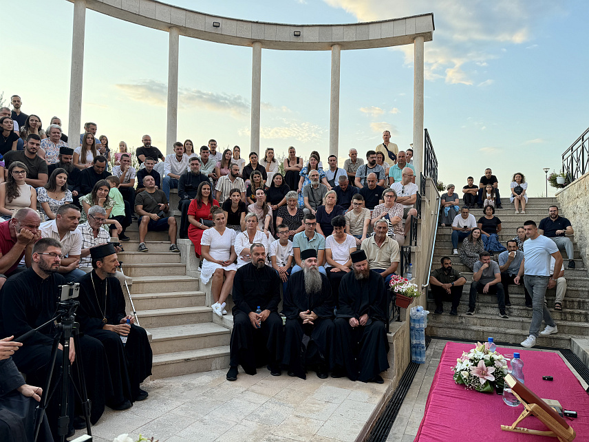 ПРЕБИЛОВЦИ, 4. АВГУСTА /СРНА/ - Предавање о теми "Бедем памћења" игуман манастира Подмаине Рафаила Бољевића у Пребиловцима.