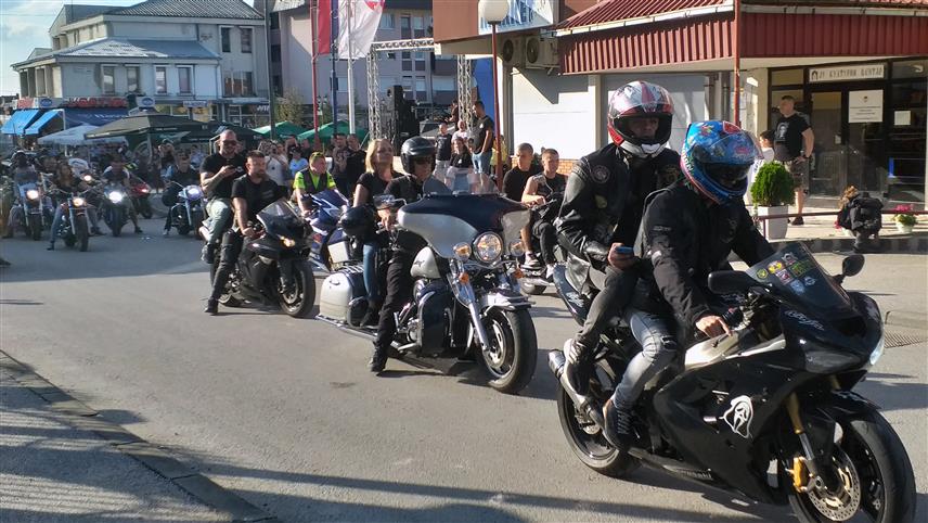 ВЛАСЕНИЦА, 3. АВГУСTА /СРНА/ - У Власеници је вечерас организован бајкерски скуп на којем се окупило око 100 љубитеља мотора.