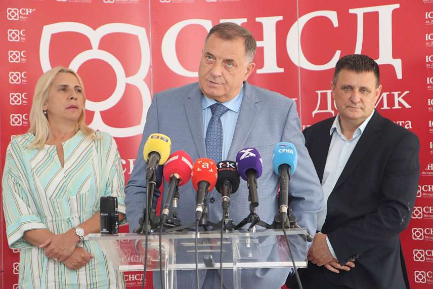БАЊАЛУКА, 5. АВГУСTА /СРНА/ - Предсједник СНСД-а Милорад Додик на конференцији за новинаре уочи састанка Градског одбора СНСД-а Бањалука./фото Борислав Здриња/