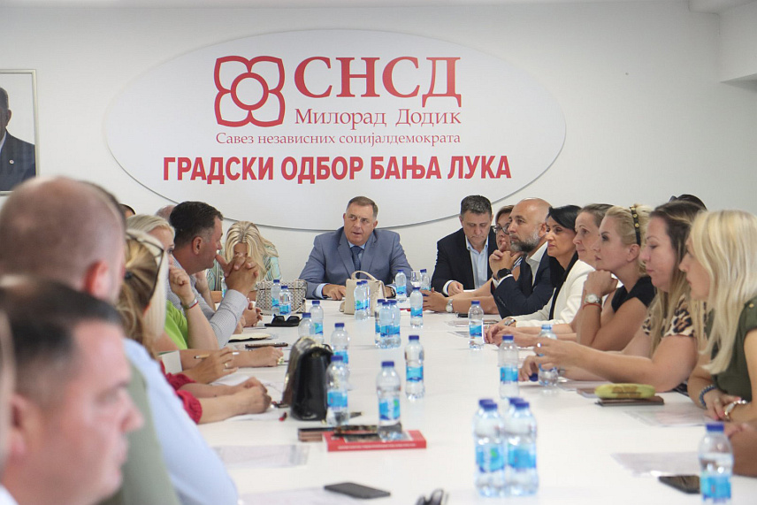 БАЊАЛУКА, 5. АВГУСTА /СРНА/ - Сједница Градског одбора СНСД-а Бањалука,састанку присуствују предсједник СНСД-а Милорад Додик и потпредсједник СНСД-а Жељка Цвијановић./фото Борислав Здриња/