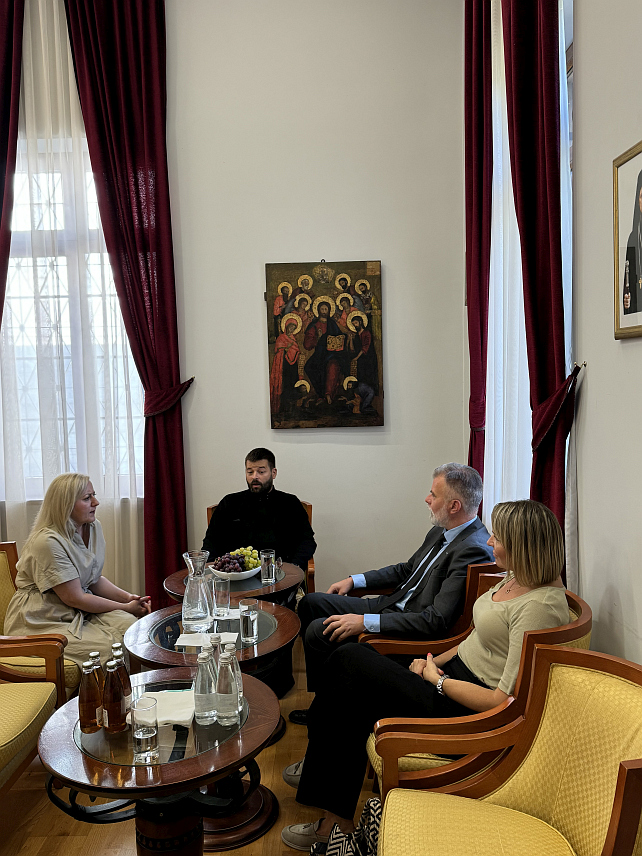 МОСТАР, 5. АВГУСТА /СРНА/ - Министар информисања и телекомуникација у Влади Србије Дејан Ристић посјетио је данас Мостар и обишао Стару и Саборну цркву Свете Тројице, као и Просвјетину школу српског језика, историје и културе.