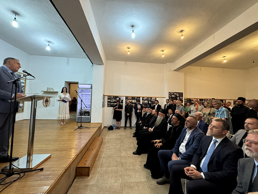 ПРЕБИЛОВЦИ, 5. АВГУСTА /СРНА/ - У Дому културе "Свети краљ Милутин" у Пребиловцима, поводом обиљежавања Светих пребиловачких и свехерцеговачких мученика и 83 године од једног од најсвирепијих злочина над српским народом, отворена је стална поставка изложбе "Пребиловци 1941" у организацији Музеја жртава геноцида - обраћање предсједника Републике Српске Милорада Додика.