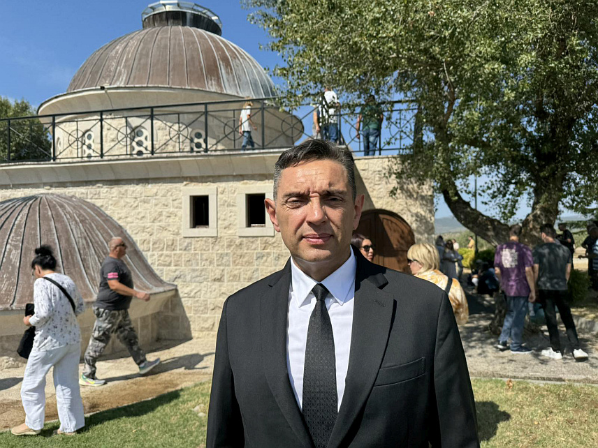 ПРЕБИЛОВЦИ, 6. АВГУСTА /СРНА/ - Потпредсједник Владе Србије Александар Вулин изјавио је Пребиловцима да се Срби овдје сабирају да би дали завјет да се никада неће заборавити ни поновити један од најсвирепијих злочина почињених над српским народом прије 83 године.