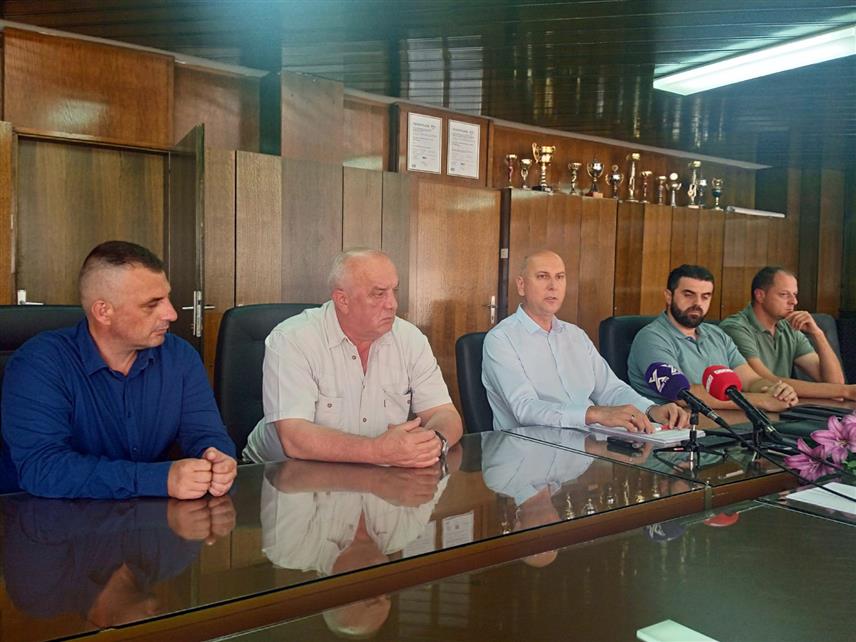 ГАЦКО, 6. АВГУСTА /СРНА/ - Директор Рудника и термоелектране /РиTЕ/ "Гацко" Максим Скоко на конференцији за новинаре.