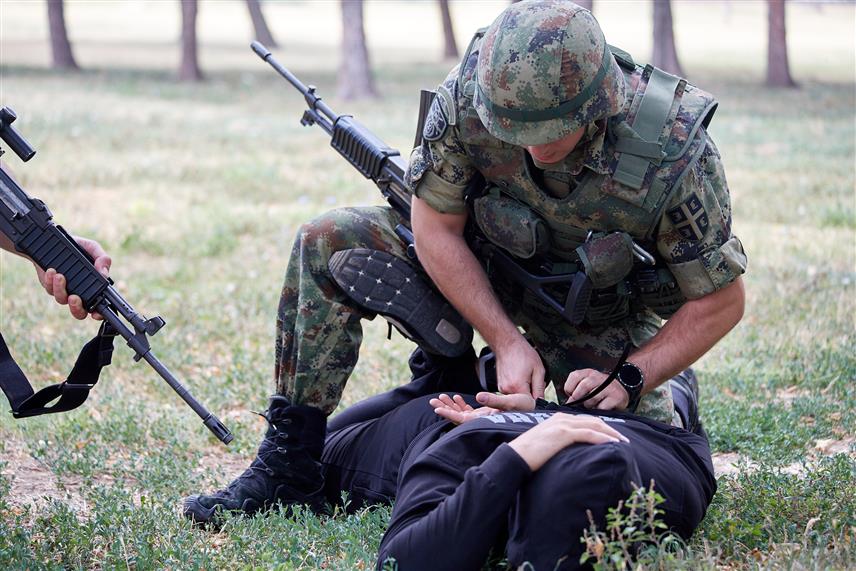 БЕОГРАД, 6. АВГУСТА /СРНА/ - У батаљонима Војне полиције из састава Копнене војске у току је интензивна обука појединаца и јединица за реализацију војнополицијских и послова опште безбједности у Министарству одбране и Војсци Србије.