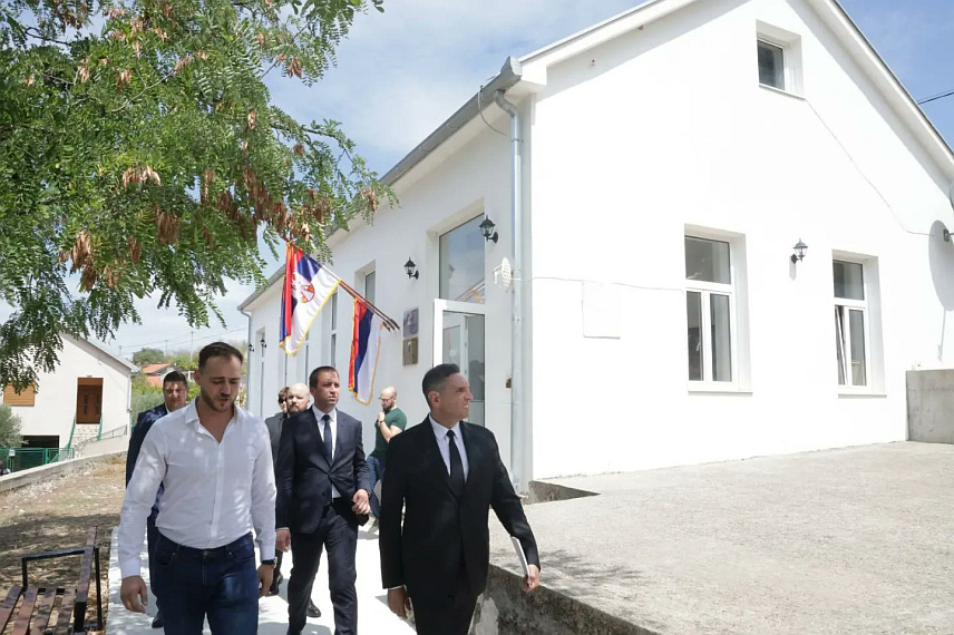 ПРЕБИЛОВЦИ, 6. АВГУСТА /СРНА/ - Предсједник Социјалистичке партије Српске Горан Селак посјетио је данас у Пребиловцима са потпредсједником Владе Србије Александром Вулином сталну поставку изложбе "Пребиловци 1941", коју је организовао Музеј жртава геноцида из Београда.