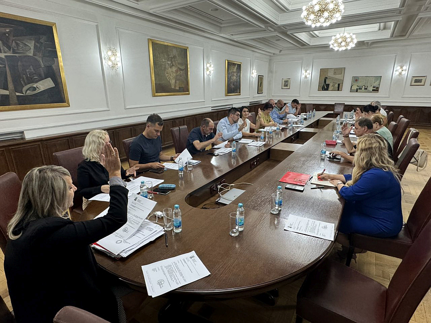 БАЊАЛУКА, 7. АВГУСТА /СРНА/ - Организациони одбор за обиљежавање 59. "Кочићевог збора" данас је на сједници усвојио програм ове манифестације посвећене српском књижевнику и народном трибуну Петру Кочићу која ће ове године трајати од 23. до 25. августа.