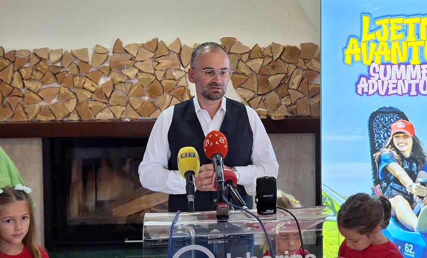 ЈАХОРИНА, 7. АВГУСТА /СРНА/ - Ски-центар "Игришта" код Власенице, у чију изградњу је уложено 36.000.000 КМ, биће отворен у петак, 9. августа, најавио је директор Олимпијског центра "Јахорина" Дејан Љевнаић.