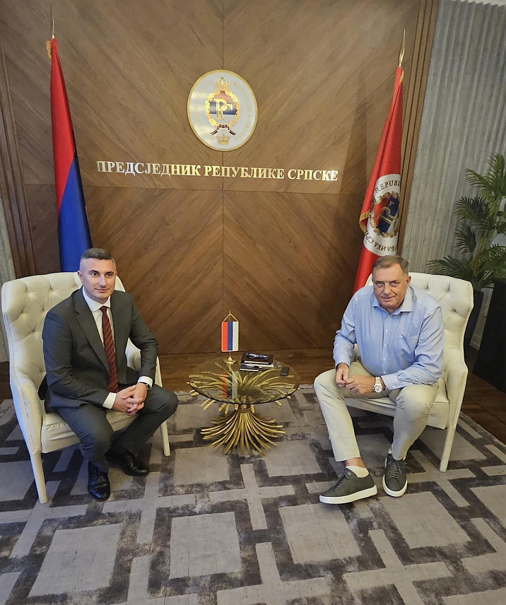 БАЊАЛУКА, 7. АВГУСТА /СРНА/ - Предсједник Републике Српске Милорад Додик разговарао је данас у Бањалуци са послаником СНСД-а у Народној скупштини Српске Дамјаном Шкипином.