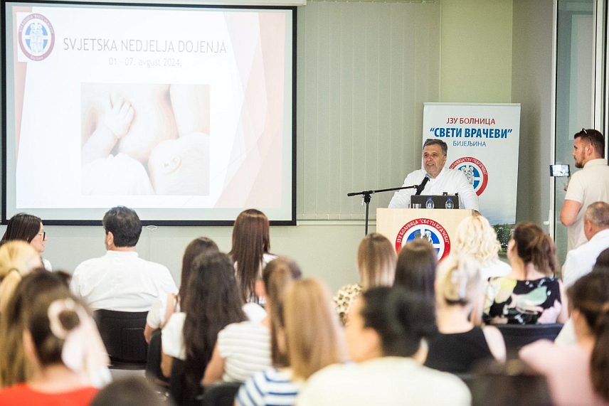 БИЈЕЉИНА, 7. АВГУСТА /СРНА/ - У бијељинској Болници "Свети врачеви" данас је одржано интерактивно предавање о значају мајчиног млијека, техникама дојења и недоумицама младих мајки, а предавању је присуствовало око 50 трудница.