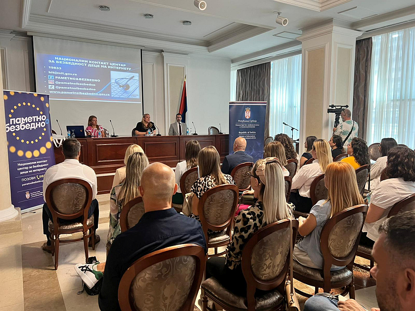 БЕОГРАД, 7. АВГУСТА /СРНА/ - У складу са Декларацијом Свесрпског сабора о заштити националних и политичких права и заједничкој будућности српског народа, Национални контакт центар Министарства информисања и телекомуникација Србије за безбједност дјеце на интернету проширио је активности и на територији Републике Српске.
